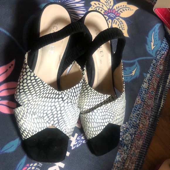 Black and cream sling-back sandals. - Picture 4 of 4